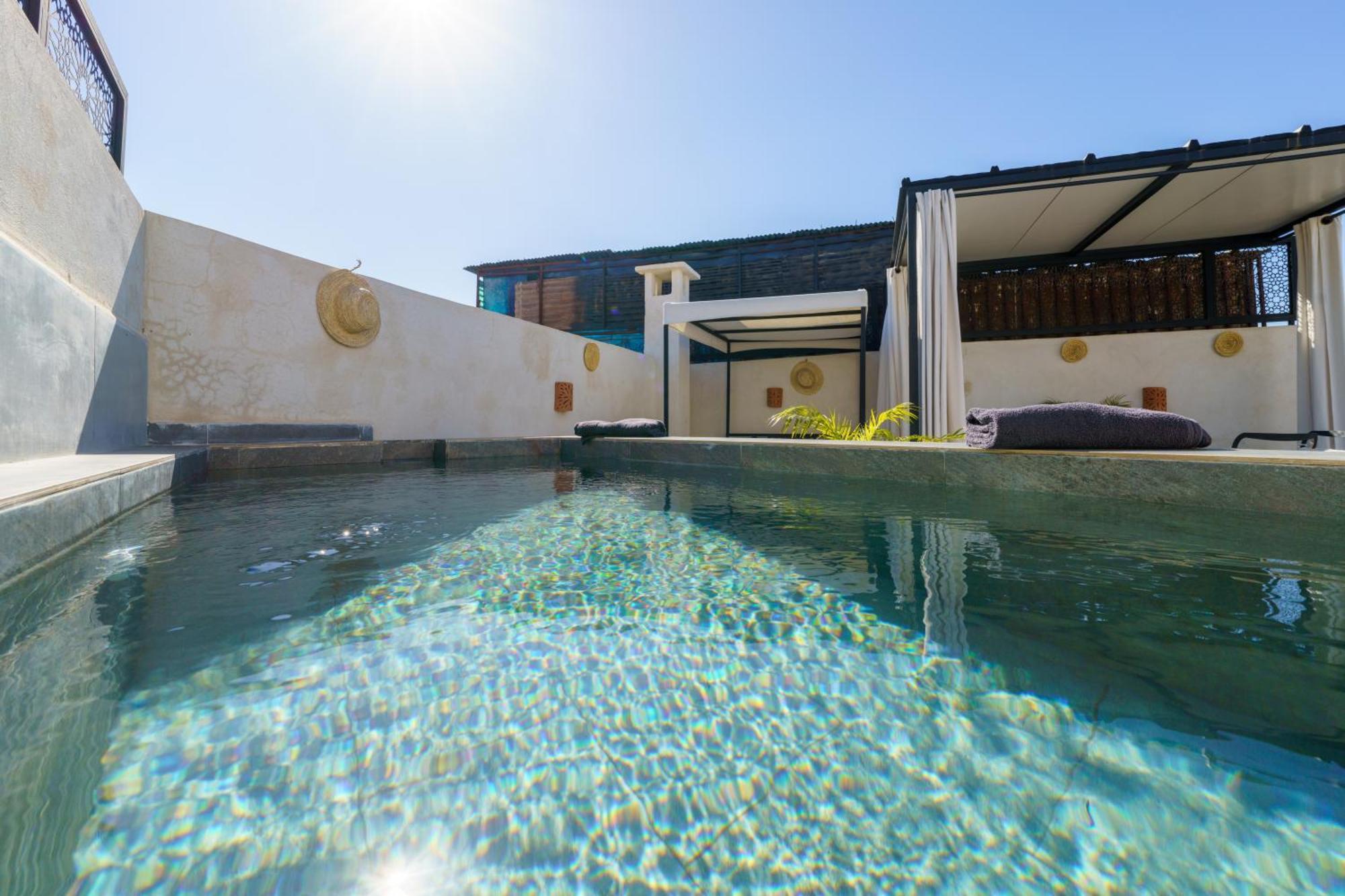 4 - Piscine & Petit Dejeuner Gratuit - Wifi Fibre Optique *